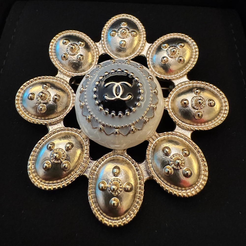 Limited Edition Super Rare Exquisite Chanel CC Logo Large Enamel & Gold Brooch